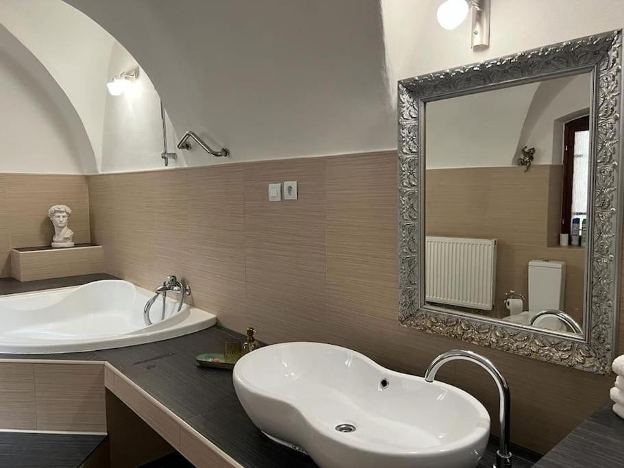 City Center Apartment Banská Bystrica Exteriör bild